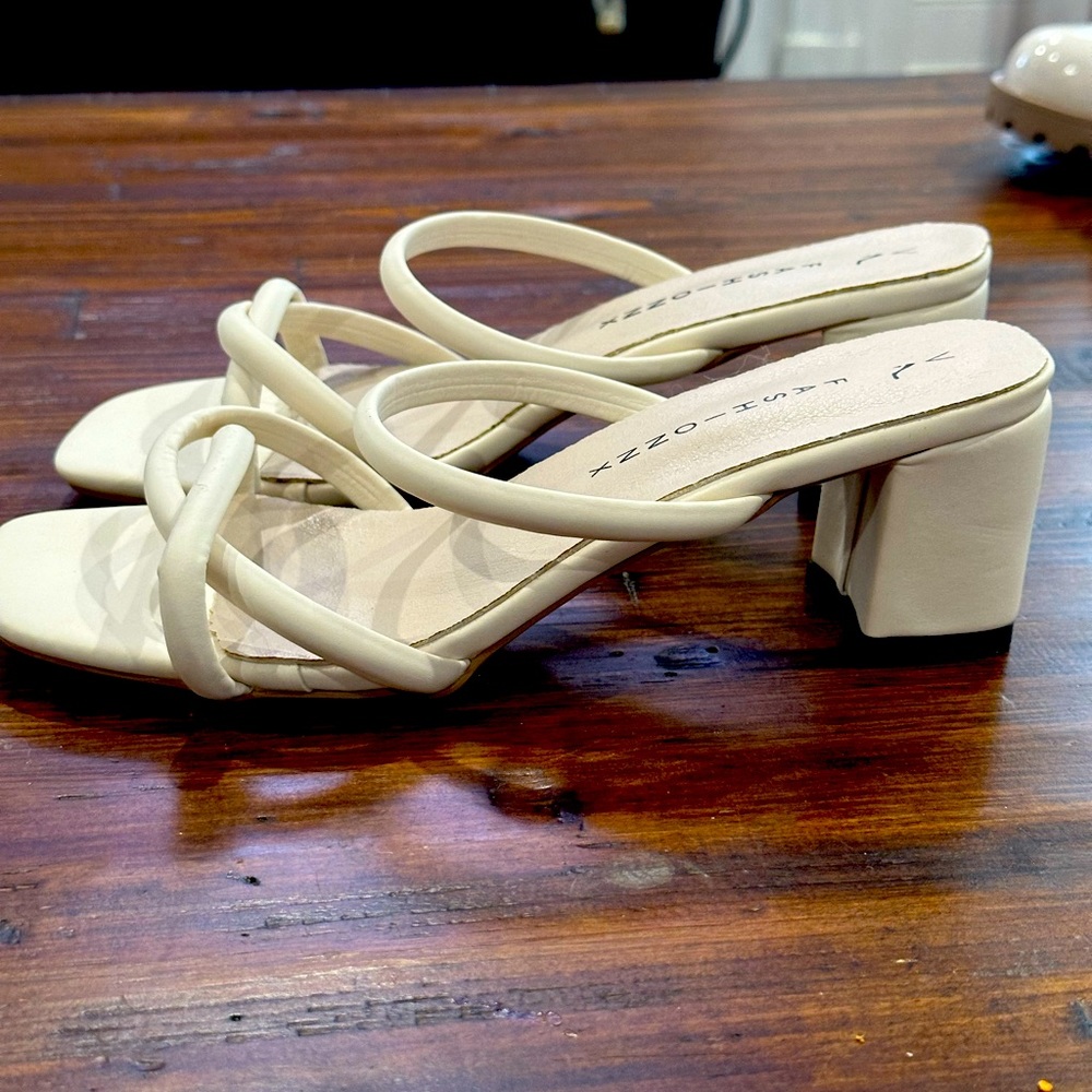 Open Toes Pumps - Picture 2 of 2